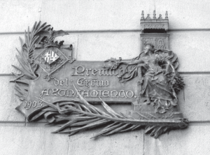 Placa del premio, diseñada por Andreu Aleu y Bonaventura Bassegoda. Foto de la autora